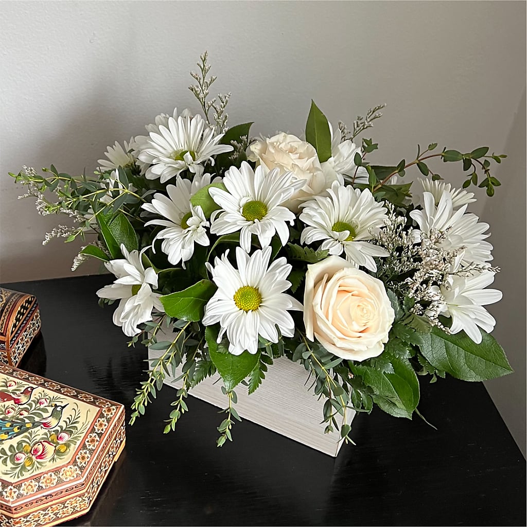 Fresh Linen Box Bouquet – Elise Flowers, Tamarac FL