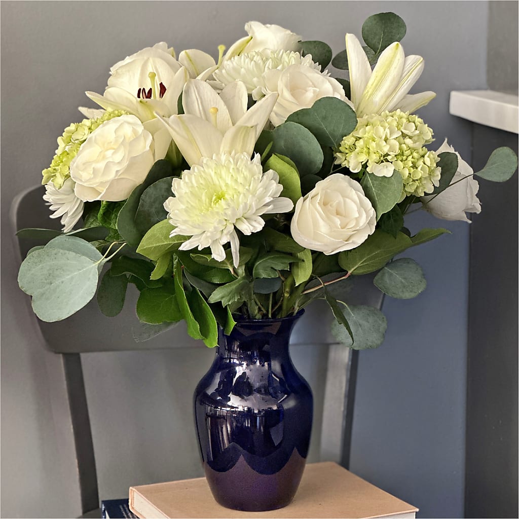 Snowy Dreams Bouquet –  Elise Flowers, Tamarac FL